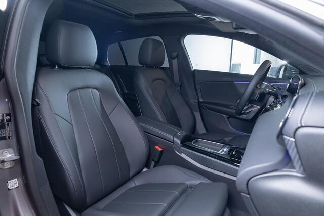 Mercedes-Benz CLA-KLASSE Shooting Brake 180 Luxury Line Panorama dak | Trekhaak