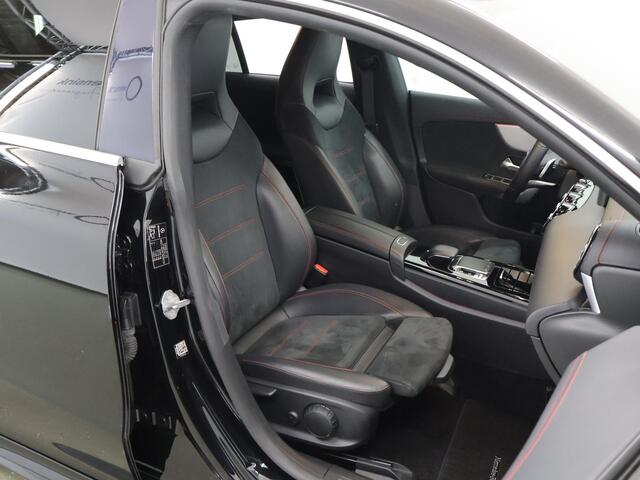 Mercedes-Benz CLA-KLASSE Shooting Brake 220 Advantage | AMG | Widescreen | Achteruitrijcamera | Apple Carplay |