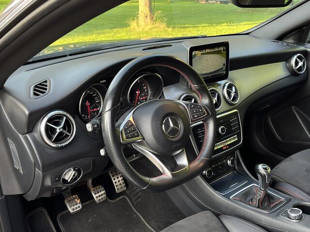 Mercedes-Benz CLA-KLASSE 180 AMG Line