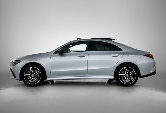 Mercedes-Benz CLA-KLASSE 250 e Business Solution AMG | Nightpakket | Parkeerpakket met achteruitrijcamera | KEYLESS GO | Stoelverwarming voor | MULTIBEAM LED | USB pakket plus | Sfeerverlichting | Draadloos oplaadsysteem voor Smartphone |