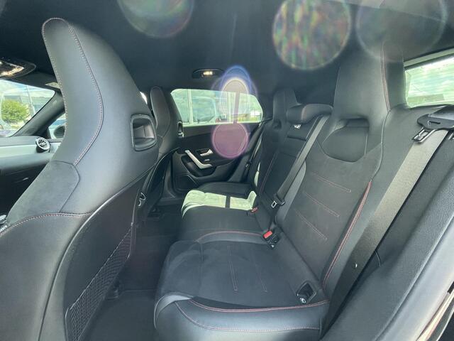 Mercedes-Benz CLA-KLASSE Shooting Brake 180 | AMG | Keyless | Sfeerverlichting