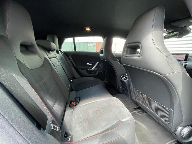 Mercedes-Benz CLA-KLASSE Shooting Brake 180 | AMG | Keyless | Sfeerverlichting