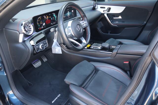 Mercedes-Benz CLA-KLASSE 200 Business Solution AMG NL-Auto!! Pano I Elek.Stoelen I Key-Less