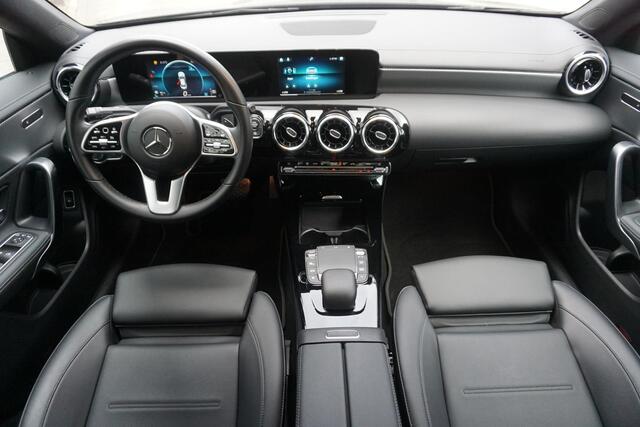 Mercedes-Benz CLA-KLASSE 250 225PK/Led-Matrix/18Inch./Sportstoelen Leer/ Dealeronderhouden
