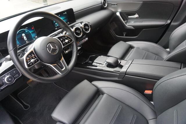 Mercedes-Benz CLA-KLASSE 250 225PK/Led-Matrix/18Inch./Sportstoelen Leer/ Dealeronderhouden