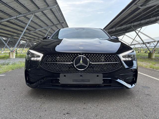 Mercedes-Benz CLA-KLASSE 180 Shooting Brake Business Solution | Night | Panoramadak | Memory stoelen | Head-up display | 360 camera | Sfeerverlichting |