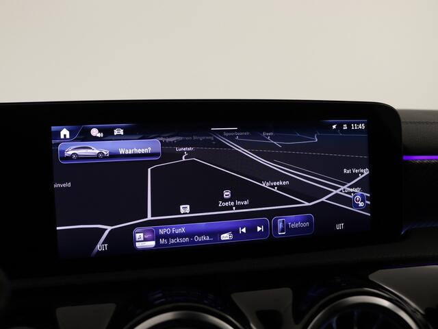 Mercedes-Benz CLA-KLASSE Shooting Brake 180 Star Edition Luxury Line | Trekhaak | USB pakket plus | Sfeerverlichting | Verwarmde stoelen vooraan | Parkeerpakket met achteruitrijcamera | KEYLESS GO-comfortpakket | Draadloos oplaadsysteem voor smartphone |