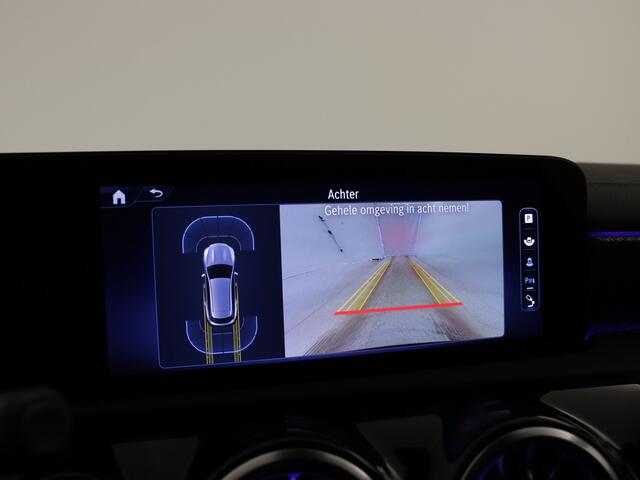 Mercedes-Benz CLA-KLASSE Shooting Brake 180 Star Edition Luxury Line | Trekhaak | USB pakket plus | Sfeerverlichting | Verwarmde stoelen vooraan | Parkeerpakket met achteruitrijcamera | KEYLESS GO-comfortpakket | Draadloos oplaadsysteem voor smartphone |