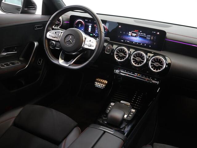 Mercedes-Benz CLA-KLASSE 250 e Business Solution AMG Limited | AMG | Apple carplay | Stoelverwarming |