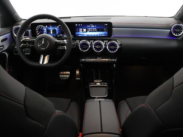 Mercedes-Benz CLA-KLASSE 250e Shooting Brake Business Solution AMG | Panoramaschuifdak | Nightpakket | 19 inch AMG-velgen| Verwarmde stoelen | Sfeerverlichting | LED koplampen |