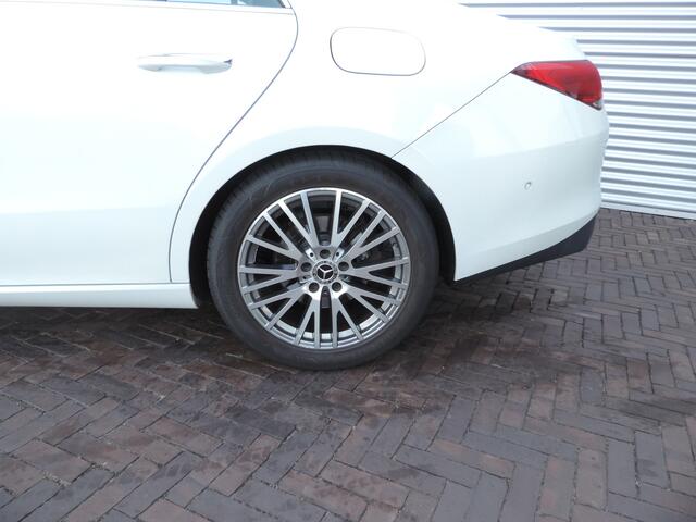 Mercedes-Benz CLA-KLASSE 200 Business Solution Luxury sfeer licht