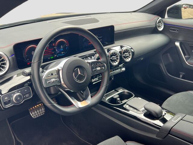 Mercedes-Benz CLA-KLASSE 250 e AMG Line | Pano | Matrix LED | Adaptive Cruise | Winter pack
