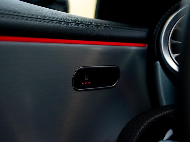 Mercedes-Benz CLA-KLASSE 180 AMG Line | Pano | Adaptieve Cruise | Camera