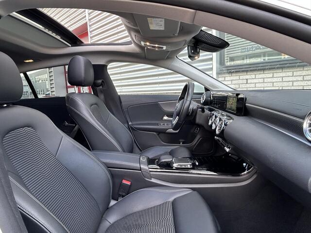 Mercedes-Benz CLA-KLASSE Shooting Brake 250 e Luxury | Sfeerverlichting