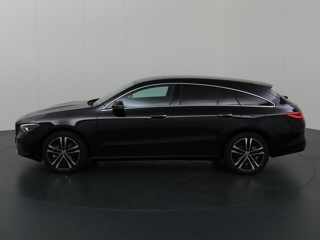 Mercedes-Benz CLA-KLASSE 180 Shooting Brake Star Edition Luxury Line | Panoramadak | Donkergetint glas | Parkeerassistent PARKTRONIC | Sfeerverlichting |