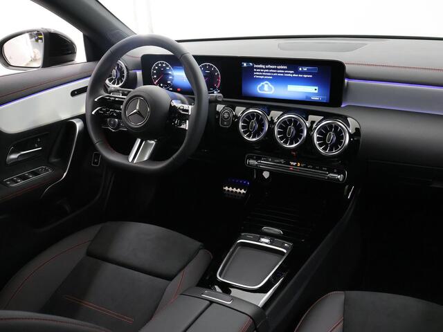 Mercedes-Benz CLA-KLASSE Shooting Brake 180 Star Edition AMG | Panoramdak | Night | 19" lichtmetalen velgen | Sfeerverlichting | Camera | Stoelverwarming |