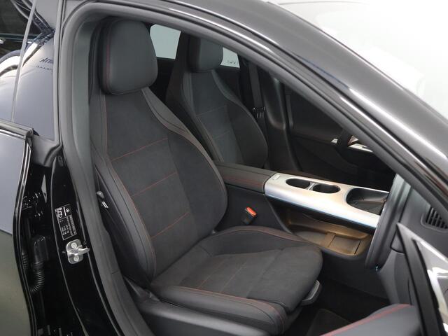 Mercedes-Benz CLA-KLASSE 250+ Launch Edition 85 kWh | Night | Panoramadak | Stoelverwarming | DISTRONIC | Achteruitrijcamera | Dodehoekassistent |