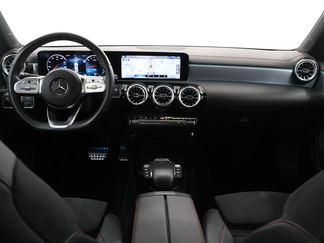 Mercedes-Benz CLA-KLASSE 250 e Business Solution AMG Limited | Night | Panoramadak | Keyless | Stoelverwarming | Memory | Sfeerverlichting |