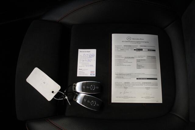 Mercedes-Benz CLA-KLASSE Shooting Brake 180 AMG Orig. Ned./Automaat/Apple carplay/Sfeerverlichting/Airco/Navigatie/Cruise control/Wide digital screen/Elektrische achterklep/Stoelverwarming/Keyless entry+start/Spiegels inklapbaar/Achteruitrijcamera/Lichtmetalen velgen