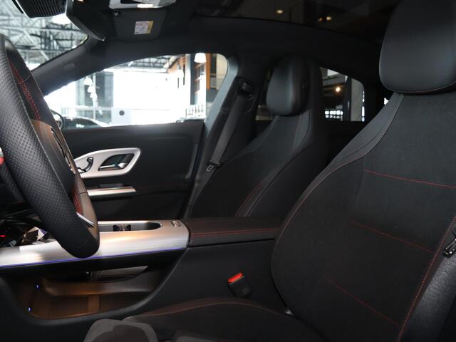 Mercedes-Benz CLA-KLASSE 250+ Launch Edition 85 kWh | Night | Panoramadak | Stoelverwarming | DISTRONIC | Achteruitrijcamera | Trekhaak |