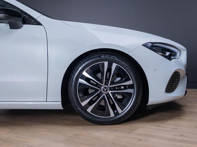 Mercedes-Benz CLA-KLASSE Shooting Brake 200 Luxury Line Panorama dak