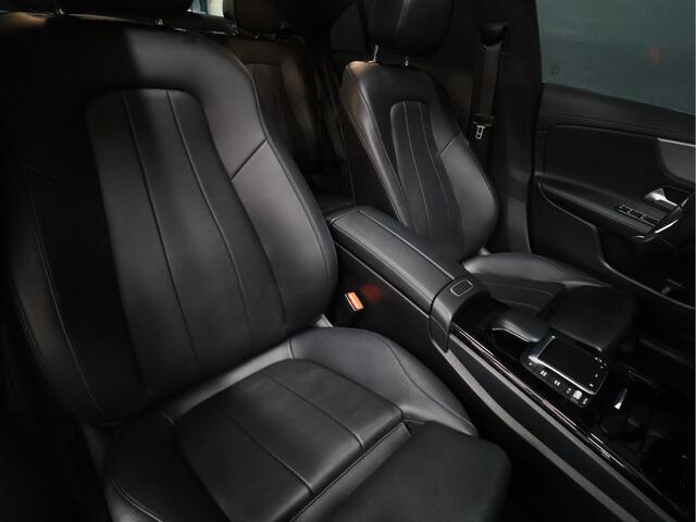 Mercedes-Benz CLA-KLASSE 200 Business Solution Progressive [SCHUIFKANTELDAK, CAMERA, PDC 360+, APPLE CARPLAY, ANDROID AUTO, STOELVERWARMING, CRUISE CONTROL, FLIPPERS, AUTO AIRCO, NAVIGATIE, NIEUWSTAAT]