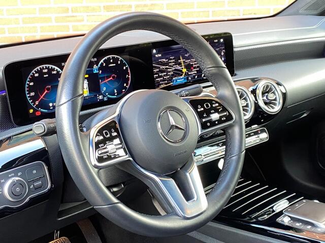 Mercedes-Benz CLA-KLASSE 180 LUXURY LINE LEDER NAV CRUISE CAMERA PDC ECC LMV STOELVW