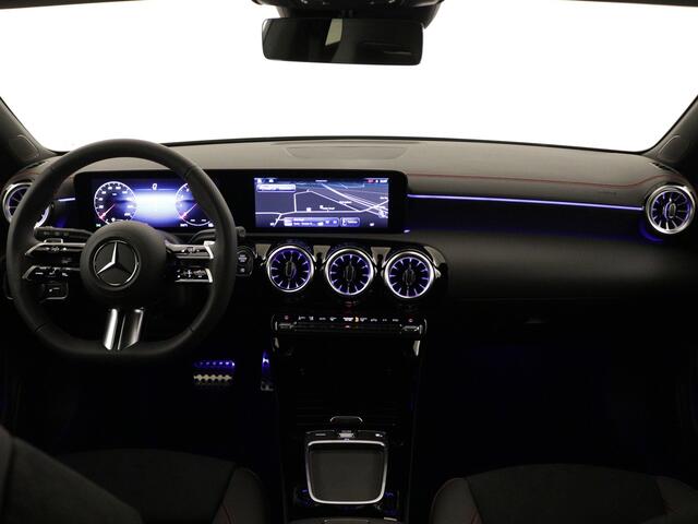 Mercedes-Benz CLA-KLASSE Shooting Brake 180 Star Edition AMG Line | Trekhaak | Nightpakket | KEYLESS GO-comfortpakket | Verwarmde stoelen vooraan | USB pakket plus | Sfeerverlichting | Parkeerpakket met achteruitrijcamera |