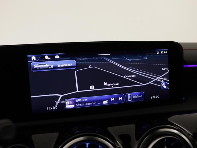 Mercedes-Benz CLA-KLASSE Shooting Brake 180 Star Edition AMG Line | Trekhaak | Nightpakket | KEYLESS GO-comfortpakket | Verwarmde stoelen vooraan | USB pakket plus | Sfeerverlichting | Parkeerpakket met achteruitrijcamera |