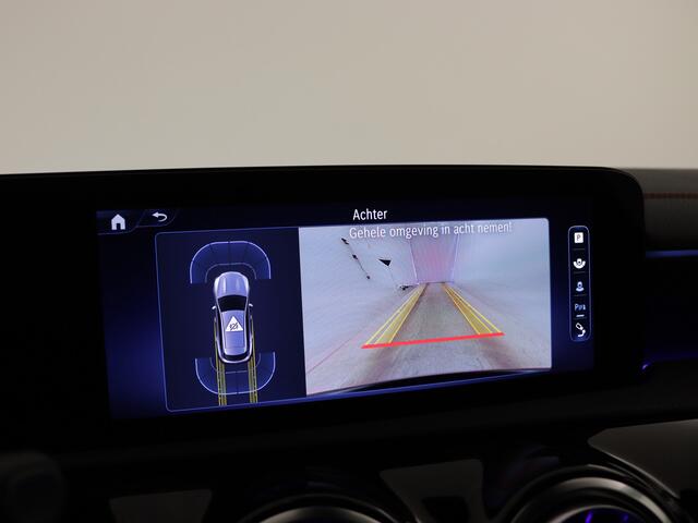 Mercedes-Benz CLA-KLASSE Shooting Brake 180 Star Edition AMG Line | Trekhaak | Nightpakket | KEYLESS GO-comfortpakket | Verwarmde stoelen vooraan | USB pakket plus | Sfeerverlichting | Parkeerpakket met achteruitrijcamera |