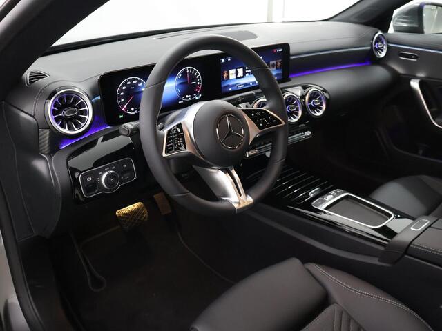 Mercedes-Benz CLA-KLASSE Shooting Brake 250e Star Edition | Easypack - achterklep | Keyless go | Achteruitrijcamera | Stoelverwarming | Sfeerverlichting |