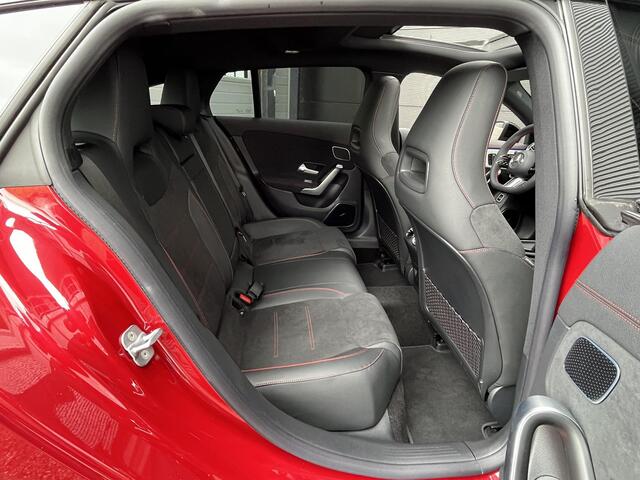 Mercedes-Benz CLA-KLASSE Shooting Brake 180 | Panoramadak | AMG | Premium Plus Pakket | Night Pakket | Burmester Surround Sound | 360° Camera | Head-up Display | Dodehoekassistent | MULTIBEAM LED Koplampen | Elektrisch Verstelbare Stoelen + Memory