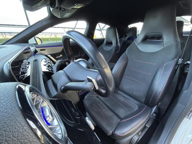Mercedes-Benz CLA-KLASSE 180 Business Solution AMG | Sfeerverlichting | Widescreen | Apple carplay | Parkeercamera | Stoelverwarming |