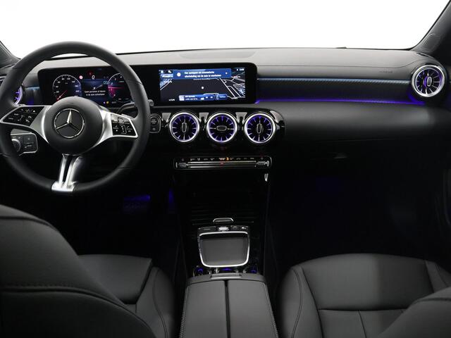 Mercedes-Benz CLA-KLASSE 180 Shooting Brake Star Edition Luxury line | Camera | Panoramadak | Stoelverwarming |