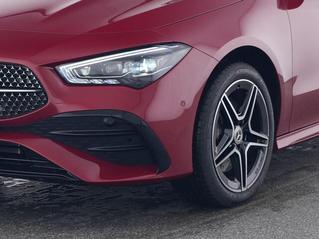 Mercedes-Benz CLA-KLASSE Shooting Brake 250 e AMG Plug-In Hybride AMG Line | NIght Pakket | Panorama Schuif-Kanteldak | Trekhaak | Multibeam Koplampen | 11kW Laden | Stuur en Stoelverwarming. Inclusief 24 maanden MB Certified garantie voor Europa.