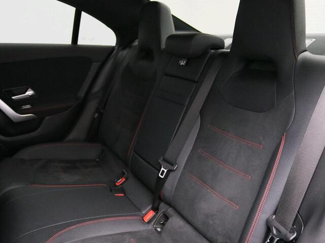 Mercedes-Benz CLA-KLASSE 250 e Star Edition AMG Line | NIght Pakket | Panorama Schuif-Kanteldak | Ledkoplampen . Inclusief 24 maanden Mercedes-Benz Certified garantie voor Europa.