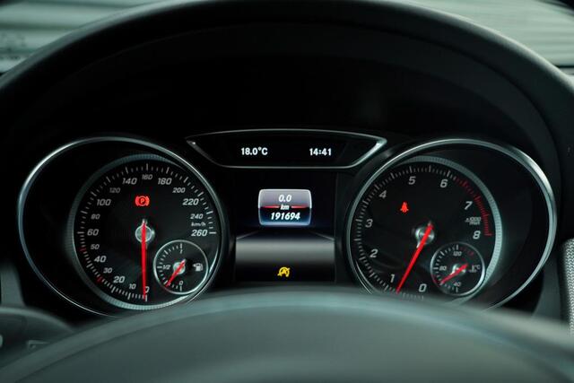 Mercedes-Benz CLA-KLASSE Shooting Brake 180 Lease Edition / Facelift / Stoelverwarming / Navi