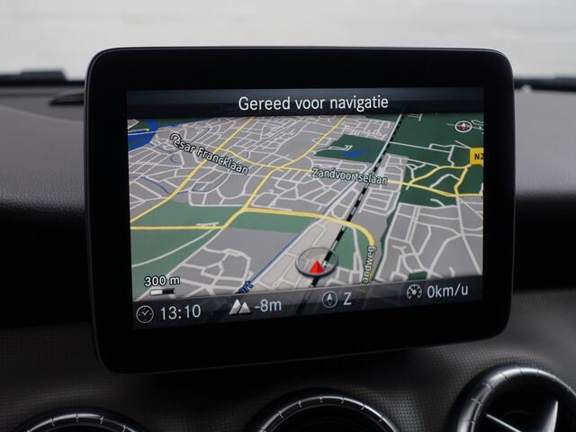 Mercedes-Benz CLA-KLASSE 180 AMG Premium Aut- Panoramadak, Camera, Sfeerverlichting, keyless, Stoelverwarming, Sport Interieur