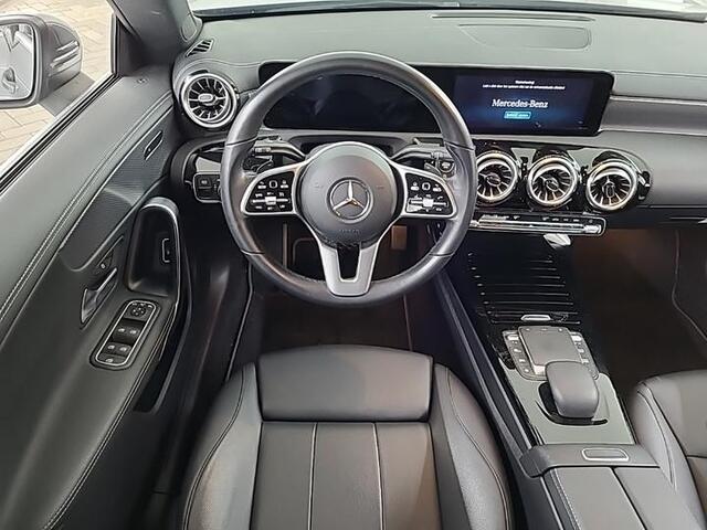 Mercedes-Benz CLA-KLASSE Shooting Brake 200 Aut. Business Sol. Luxury | Navi | Camera | Sfeer Verlichting |