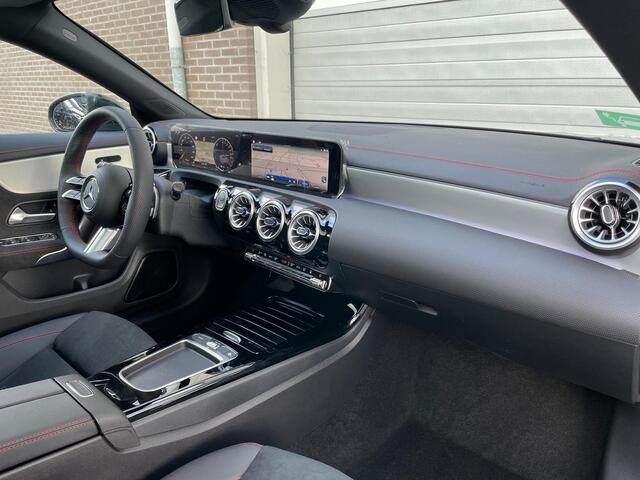 Mercedes-Benz CLA-KLASSE Shooting Brake 250 e AMG Line | Premium Pakket | Night Pakket | Panoramadak | MULTIBEAM LED Koplampen | Dodehoekassistent | Advanced Sound System | Sfeerverlichting