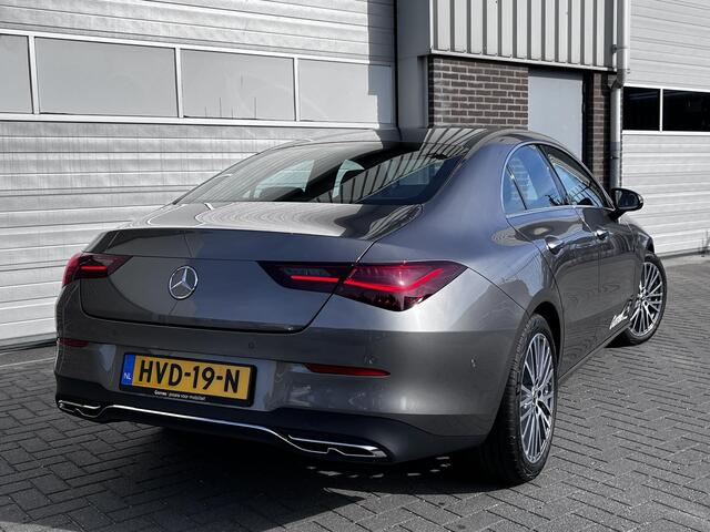 Mercedes-Benz CLA-KLASSE 180 Star Edition Luxury | Panoramadak | Apple CarPlay | Android Auto | Sierdelen Lindehout Zwart | Sfeerverlichting | Stoelverwarming | Achteruitrijcamera | Parkeersensoren | Elektrisch Inklapbare Buitenspiegels