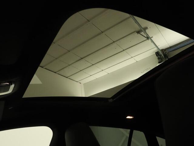 Mercedes-Benz CLA-KLASSE 200 Business Solution AMG | Panoramadak | Stoelverwarming | Adaptive cruise | Camera | Memory | Matrix LED | Keyless | Sfeerverlichting | Widescreen