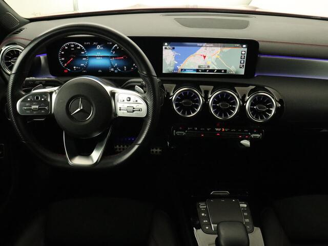Mercedes-Benz CLA-KLASSE 200 Business Solution AMG | Panoramadak | Stoelverwarming | Adaptive cruise | Camera | Memory | Matrix LED | Keyless | Sfeerverlichting | Widescreen