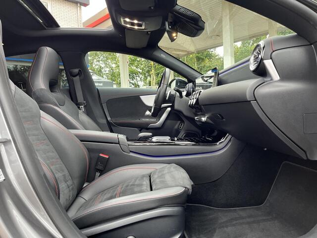 Mercedes-Benz CLA-KLASSE Shooting Brake 180 d Business Solution AMG Pano Elc Stoel Sfeerve