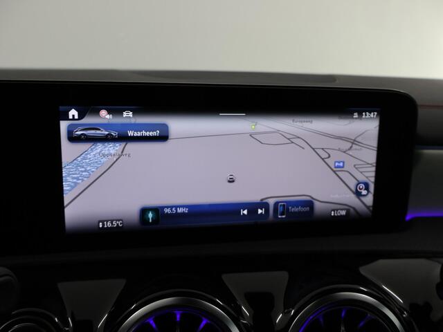 Mercedes-Benz CLA-KLASSE Shooting Brake 180 Business Solution AMG | Night Pakket | Panoramadak | 19" multispaaks velgen | 360 graden camera | Elekt. inklapbare trekhaak |