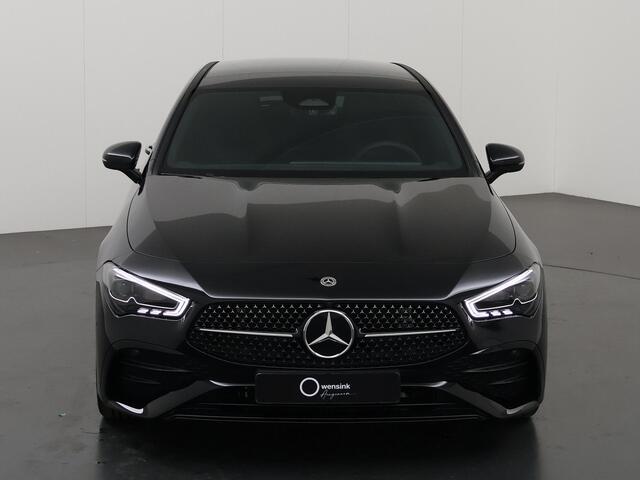 Mercedes-Benz CLA-KLASSE Shooting Brake 180 Business Solution AMG | Night Pakket | Panoramadak | 19" multispaaks velgen | 360 graden camera | Elekt. inklapbare trekhaak |