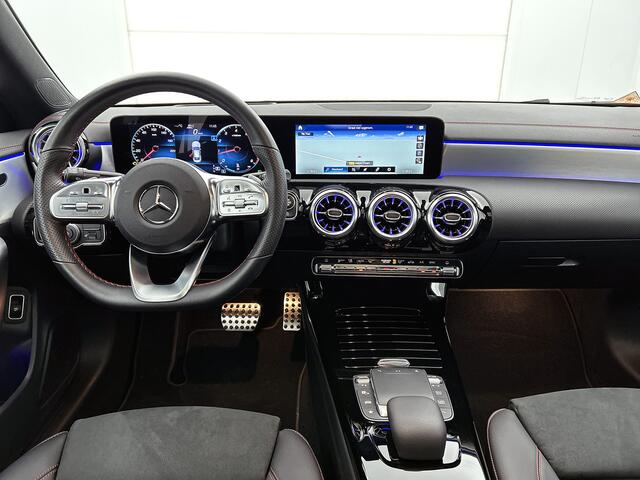 Mercedes-Benz CLA-KLASSE 200 AMG-Line | Night pakket | Panorama Schuif/kanteldak | Memory Seats | Head-Up Display | Rijassistentie pakket | 360 Camera | Sfeerverlichting Inclusief 24 maanden MB Certified garantie voor Europa.