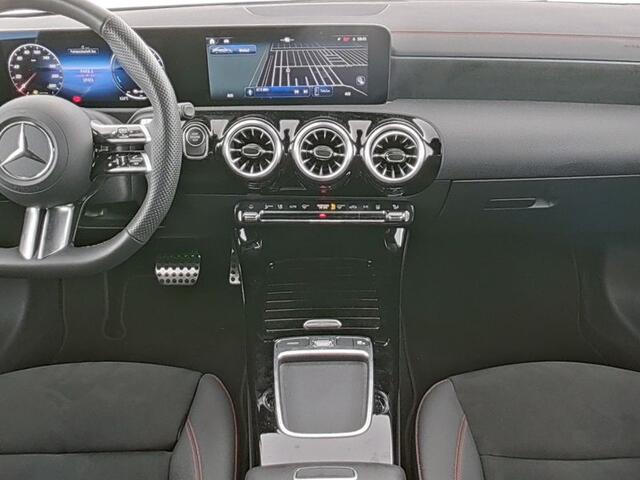 Mercedes-Benz CLA-KLASSE 250 e AMG Plug-In Hybride AMG LIne | Night PAkket | 19 Inch AMG Velgen | Dodehoek Assist | Multibeam Koplampen | 11kW Laden. Inclusief 48 maanden MB Certified garantie voor Europa.