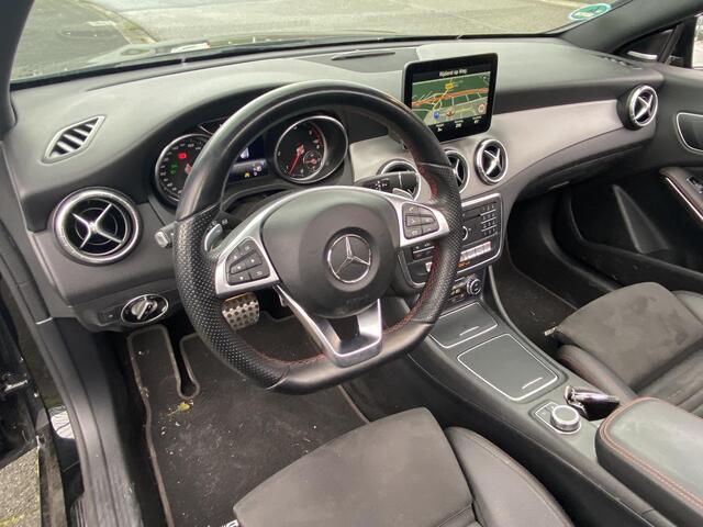 Mercedes-Benz CLA-KLASSE 220d Automaat Shooting Brake Prestige AMG Line Night Pack met o.a. panodak, Harman Kardon, CarPlay, elektr. kofferklep, alcantara, etc.