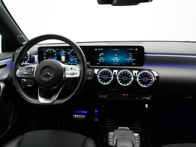 Mercedes-Benz CLA-KLASSE Shooting Brake 250 e AMG Plug In Hybrid 218pk Dealer O.H PHEV | Trekhaak Af Fabriek | Panodak | Burmester Sound | Adaptive Cruise | Alcantara Sportstoelen Verwarmd | Sfeerverlichting | WideScreen | Navigatie |
